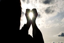 阿尔卡拉斯克服不适挫卢布列夫 获ATP总决赛首胜.